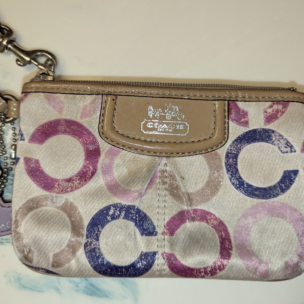 Coach Gesso Op Art Metallic Wristlet - Picture 12 of 16